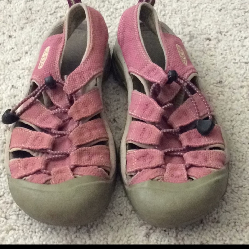 Keen dark pink water shoes